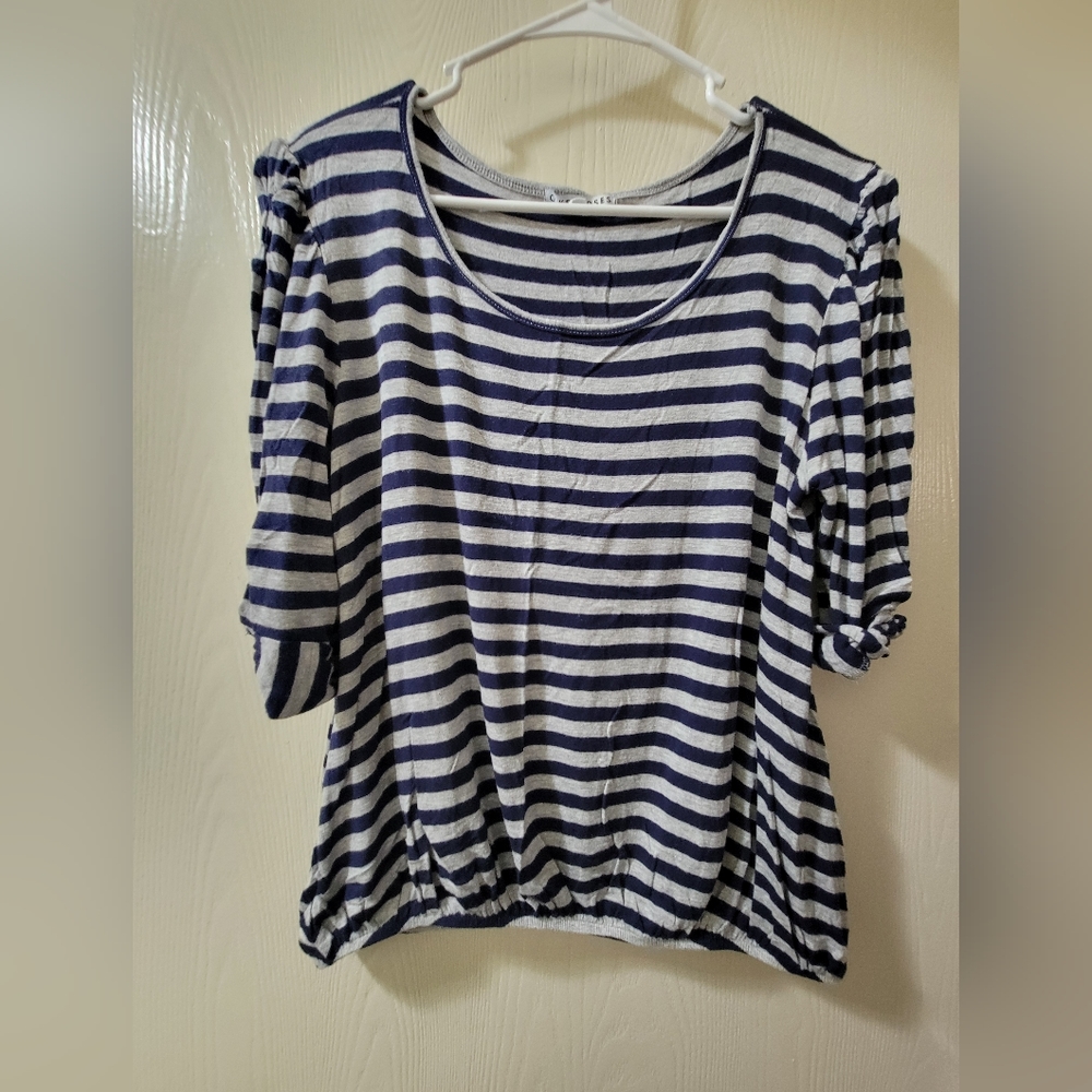 Gray and navy quarter sleeve top